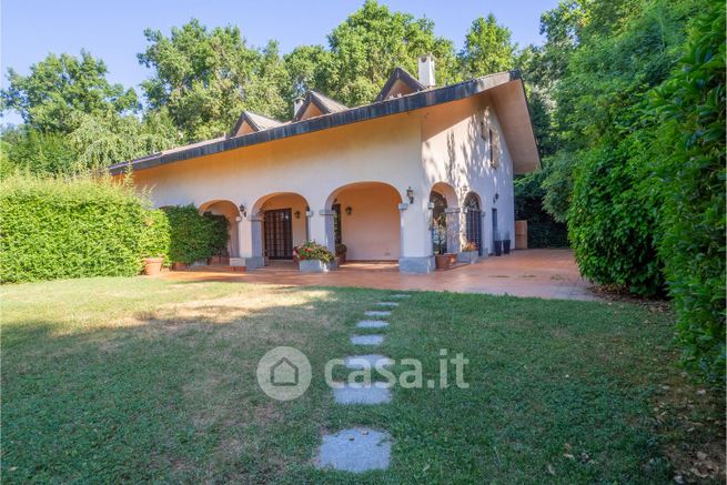 Casa bi/trifamiliare in residenziale in Strada della Maddalena 144