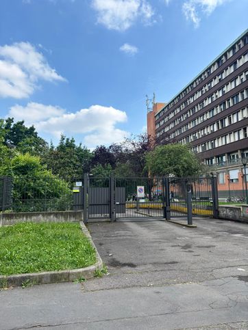 Box/posto auto in residenziale in Via Leone XIII 10