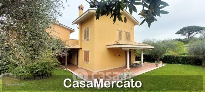 Casa bi/trifamiliare in residenziale in Via di Grotte Maria