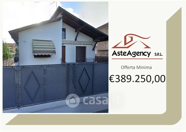 Villa in residenziale in Via Stelvio 5