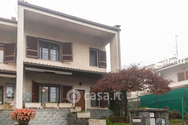 Casa bi/trifamiliare in residenziale in Via G. Pascoli 8