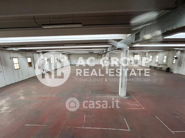 Capannone in commerciale in Viale Lombardia