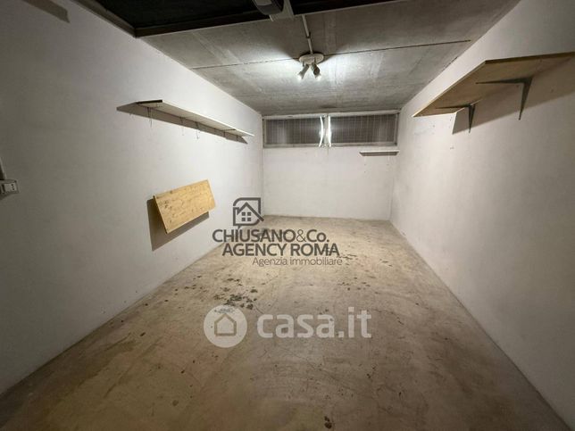 Box/posto auto in residenziale in Via Filippo Bernardini 5
