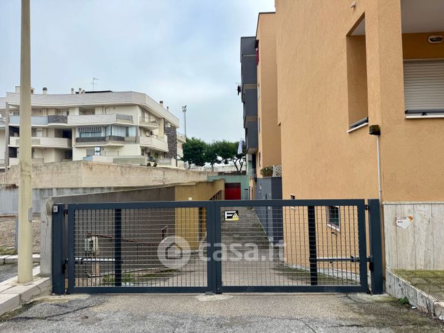 Box/posto auto in residenziale in Via R. Scotellaro