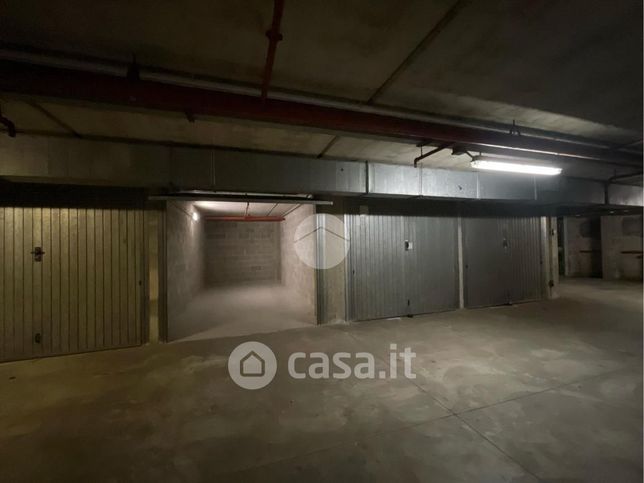 Box/posto auto in residenziale in Via XXV Aprile 37