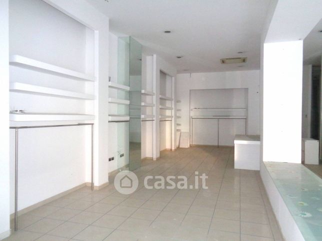 Attivitã /licenza (con o senza mura) in commerciale in Viale XXIV Maggio
