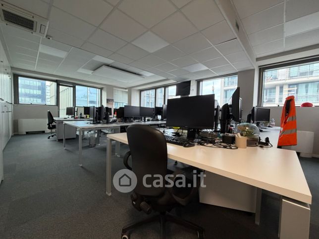 Ufficio in commerciale in Viale Francesco Restelli