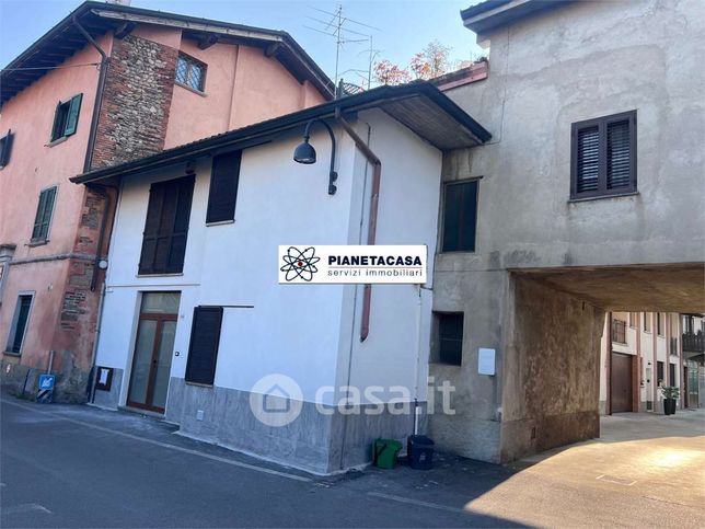 Casa indipendente in residenziale in 