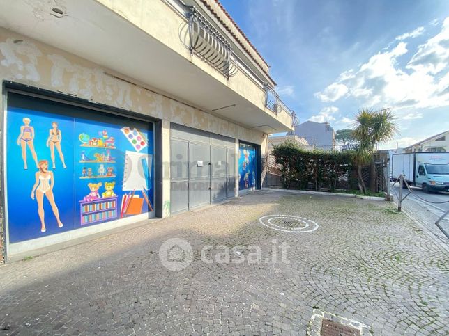 Negozio/locale commerciale in commerciale in 