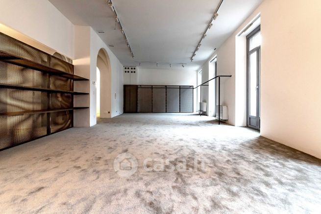 Ufficio in commerciale in 