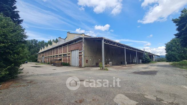 Capannone in commerciale in Corso Romania 501