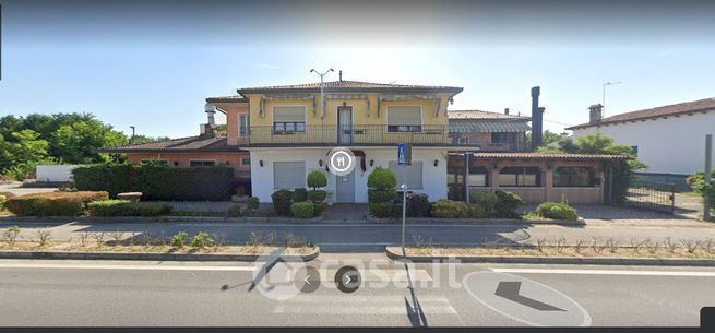 Attivitã /licenza (con o senza mura) in commerciale in Via Roma