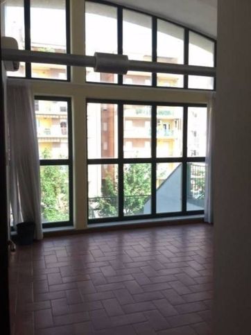 Ufficio in commerciale in Via Strozzacapponi 97