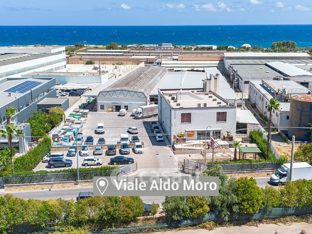 Capannone in commerciale in Viale Aldo Moro