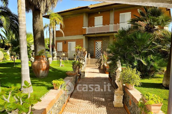 Villa in residenziale in Trav.14 di Via C. Colombo 30