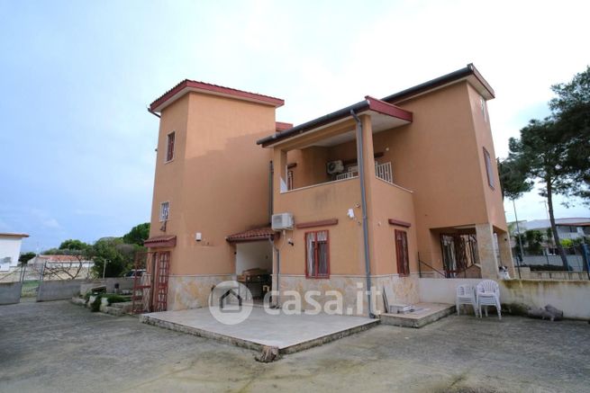 Villa in residenziale in Via Lappane 1