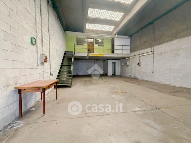 Capannone in commerciale in Via Trieste 23
