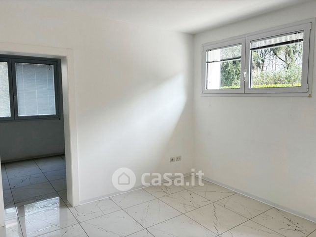Ufficio in commerciale in Via Don Minzoni 2 -6
