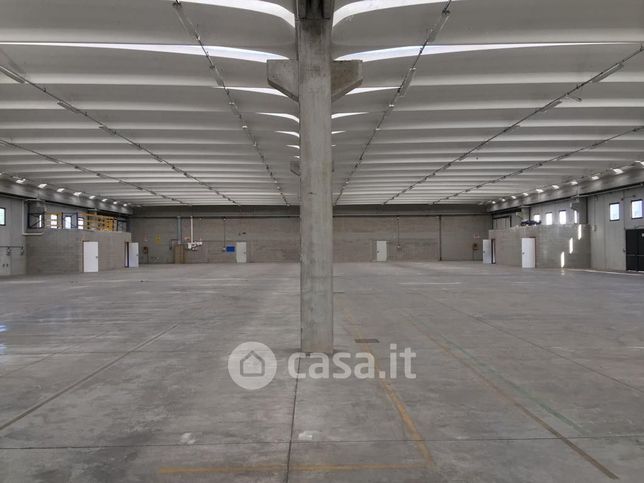 Capannone in commerciale in Superstrada Milano - Meda - Lentate