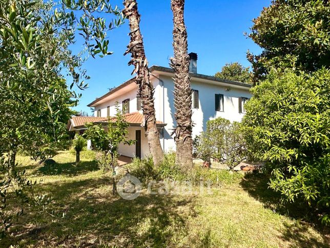 Villa in residenziale in Via Madonna degli Angeli