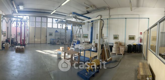 Capannone in commerciale in Via del Lavoro
