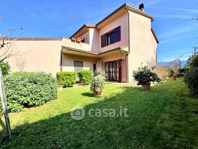 Villetta a schiera in residenziale in Via Fattoria dei Bagnani 21