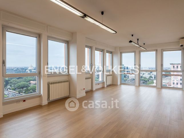 Ufficio in commerciale in Via del Caucaso