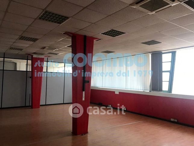 Capannone in commerciale in Via Prealpi 28