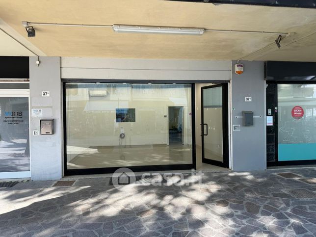 Negozio/locale commerciale in commerciale in Viale Porto Palos 37 C