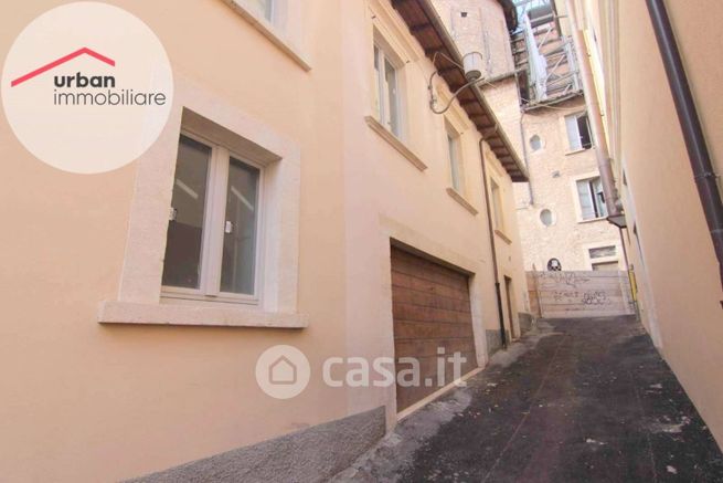 Box/posto auto in residenziale in Via Altonati