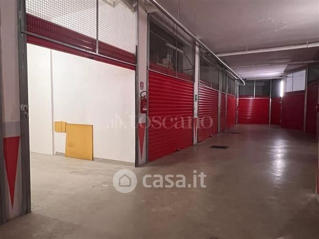 Box/posto auto in residenziale in Via Francesco Calzolaio