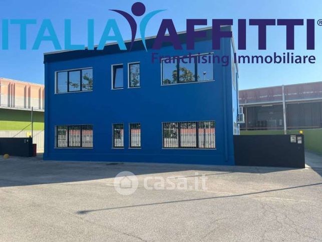 Ufficio in commerciale in 
