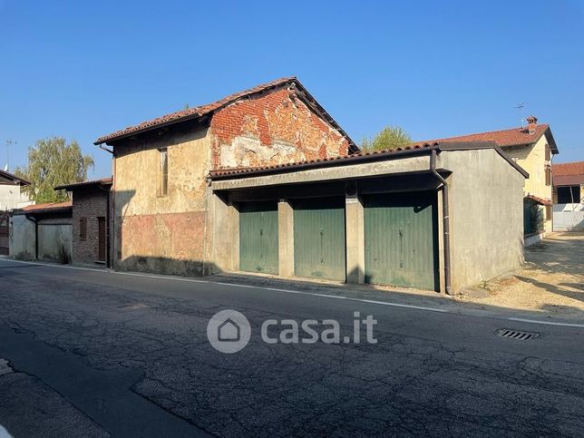 Box/posto auto in residenziale in Via Francesco I 43