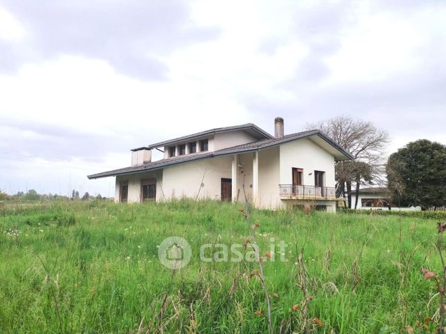 Villa in residenziale in 