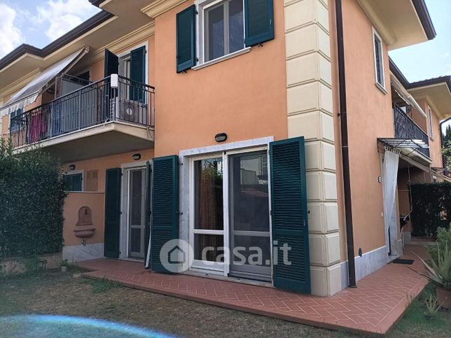 Casa bi/trifamiliare in residenziale in Via Stradella 67