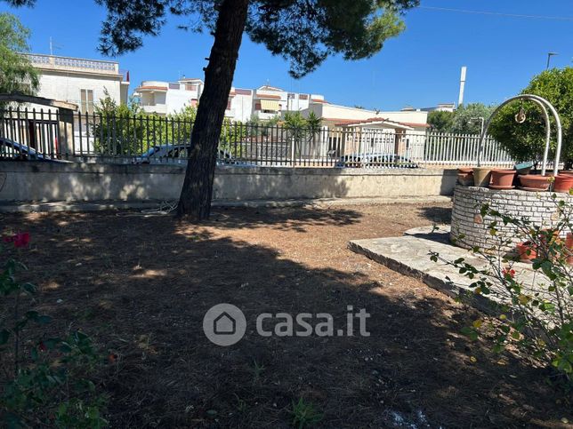 Villa in residenziale in SP100 1905