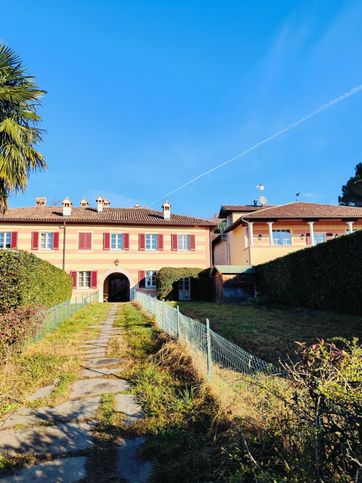 Casa indipendente in residenziale in 