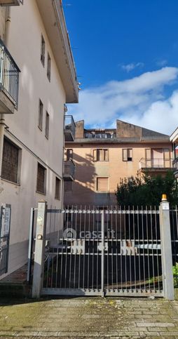 Box/posto auto in residenziale in Via G. Venditti