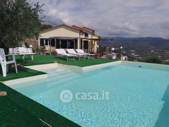 Casa bi/trifamiliare in residenziale in Strada Comunale Poggi