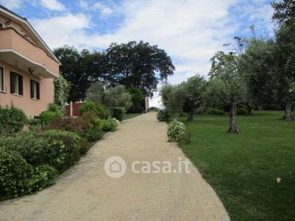 Villa in residenziale in Via Moncocitto 2