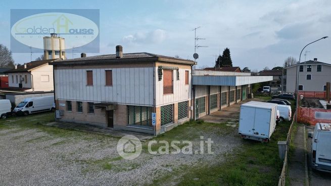 Capannone in commerciale in Via Giotto 7