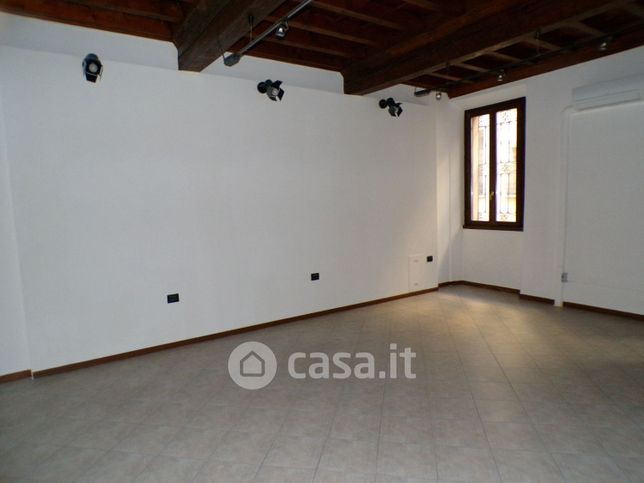 Ufficio in commerciale in Via Tito Speri 9