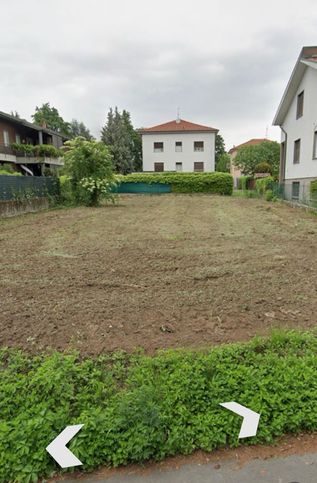 Terreno edificabile in residenziale in Via delle Grigne 5