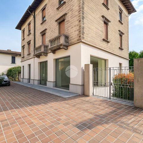 Ufficio in commerciale in Via San Giorgio 14 c