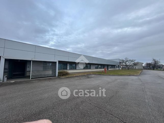 Ufficio in commerciale in Via L. da Vinci 3