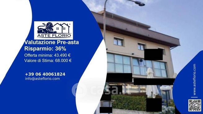 Ufficio in commerciale in Viale Porta Adige 5 c