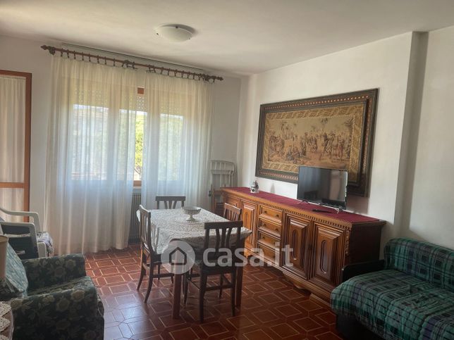 Appartamento in residenziale in Via Lago di Albano