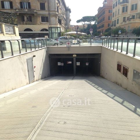 Box/posto auto in residenziale in Via Gaspare Spontini