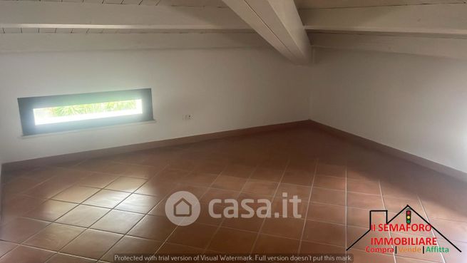 Casa indipendente in residenziale in 