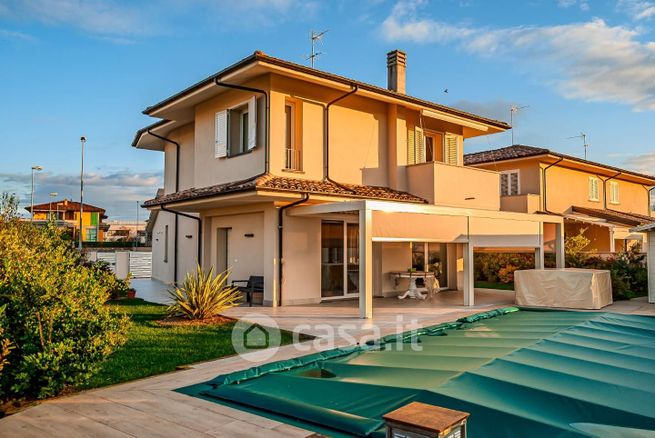 Villa in residenziale in Via Tosco Romagnola Est